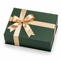 Geschenkbox 30 x 20 x 10 cm aus Karton dunkelgrün goldfarben mit Satinband und Schleife