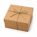 Geschenkbox 25 x 25 x 10 cm aus Karton in Braun mit Juteschnur im natürlichen Stil