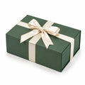 Geschenkbox 30 x 20 x 10 cm aus Karton dunkelgrün mit cremefarbenem Schleifenband